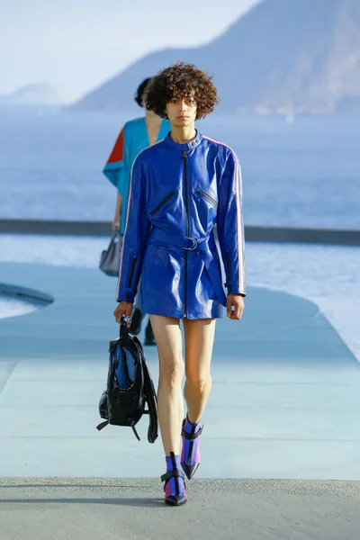 Look 19